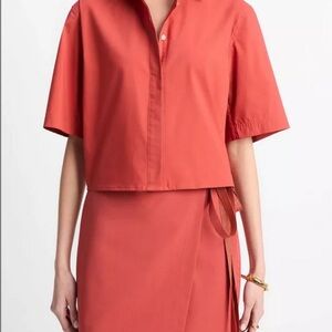 Vince Cotton Button Down Cropped Short Sleeve Shirt in Brick Rose